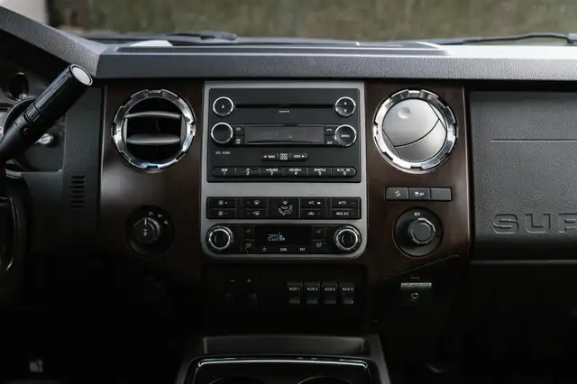 2012 Ford F-350 SuperDuty Lariat 6.7L Diesel 4x4 CrewCab - Photo 11
