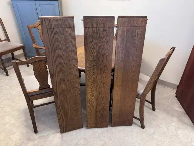 SOLID OAK TABLE AND CHAIRS - Photo 3