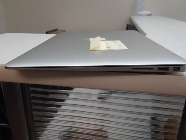 MacBook Air 2015 (A1466) Intel Core i5 - Photo 4