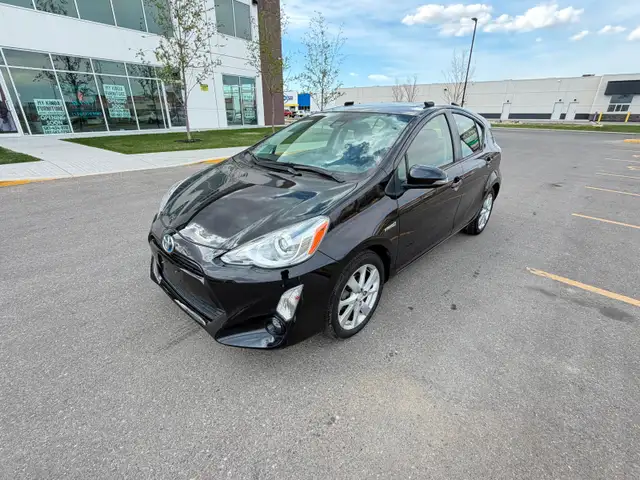 2016 Toyota Prius C Technology • Sunroof • Navigation • Hybrid