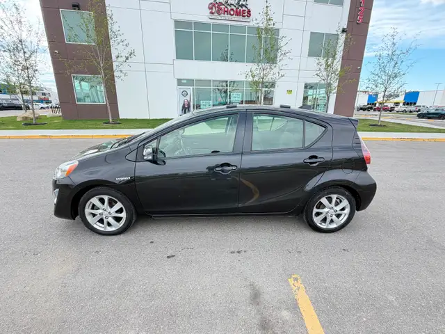 2016 Toyota Prius C Technology • Sunroof • Navigation • Hybrid - Photo 2