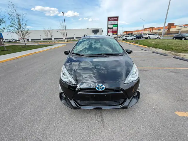 2016 Toyota Prius C Technology • Sunroof • Navigation • Hybrid - Photo 10