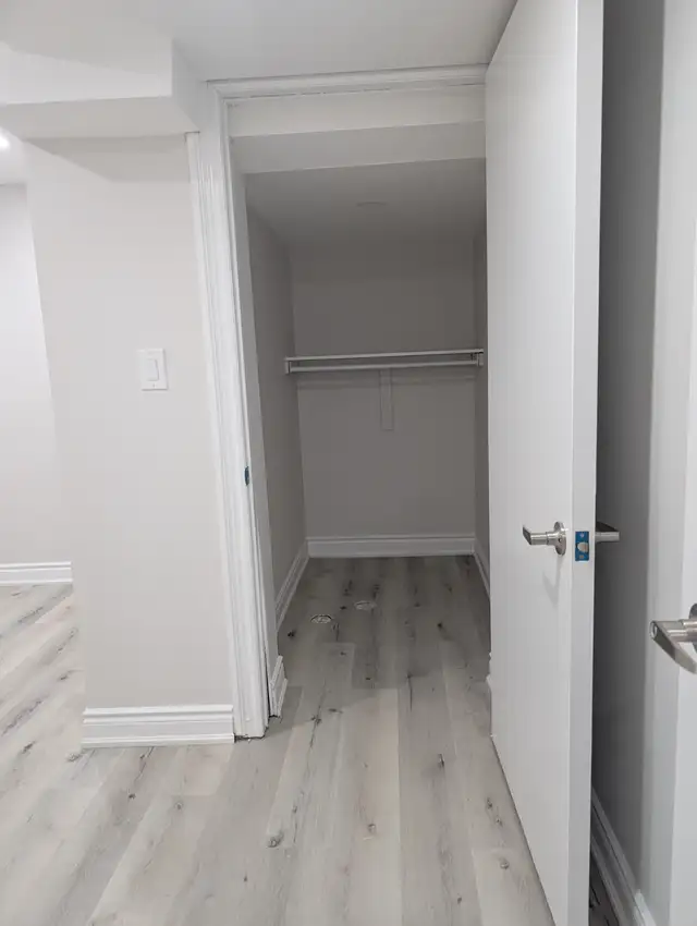 Walkout basement for rent - Photo 4