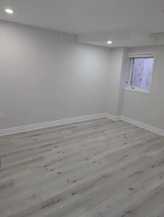 Walkout basement for rent - Photo 12