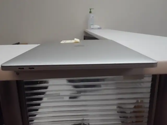 MacBook Pro 2017 (A1707) Intel Core i7 - Photo 3