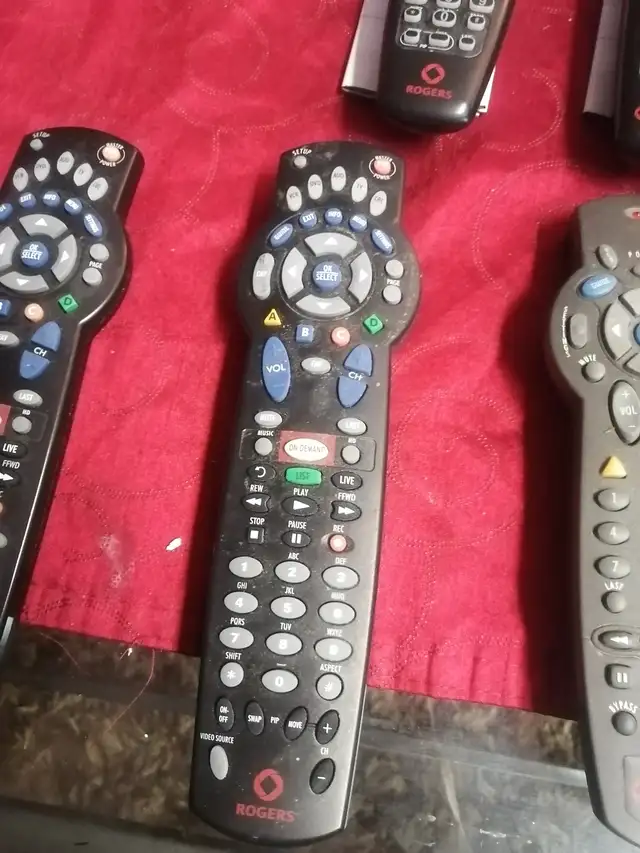Universal remote controls with the manuals $5 each - Photo 2