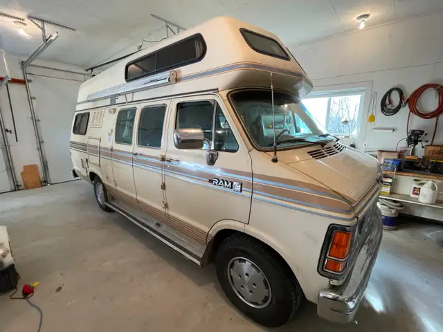 1988 Dodge Ram 250 Pleasure-Way Travel Van