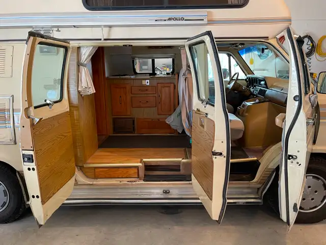 1988 Dodge Ram 250 Pleasure-Way Travel Van - Photo 2