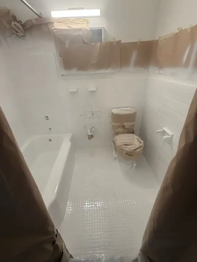 tub , tiles , sinks Reglazing - Photo 2