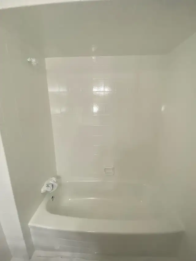 tub , tiles , sinks Reglazing - Photo 10