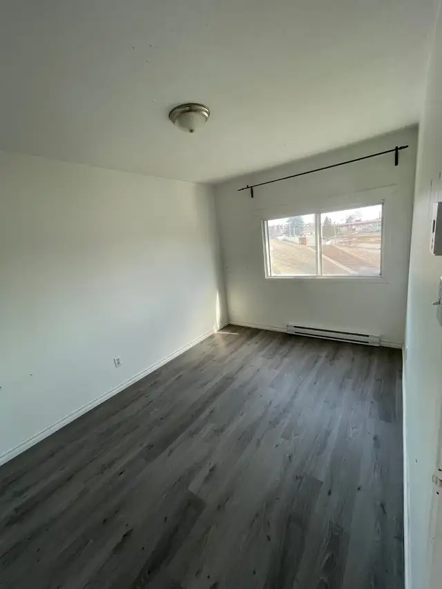 3-Bedroom Apartment – Close Downtown Ottawa - Photo 5