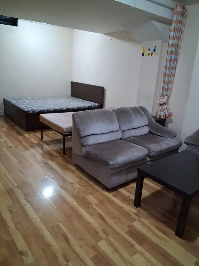 PRIVATE ROOM FOR RENT - Photo 2