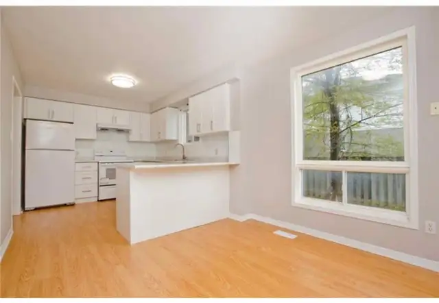 Comfortable & Updated Home Near University in Oshawa - Photo 2