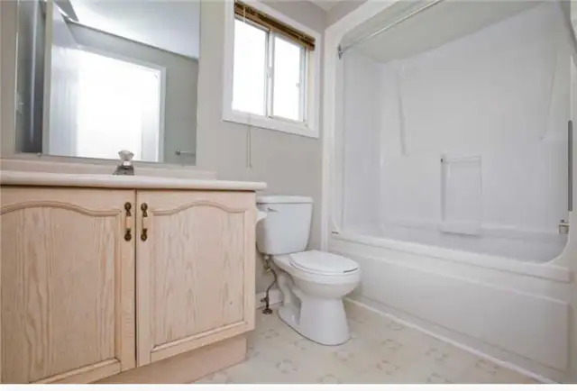 Comfortable & Updated Home Near University in Oshawa - Photo 4