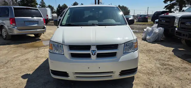 2009 Dodge Grand Caravan SE Stow N Go! ONLY 124000km! - Photo 2