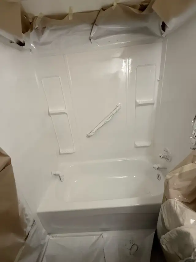 Bathtub & Tile Reglazing - Photo 3