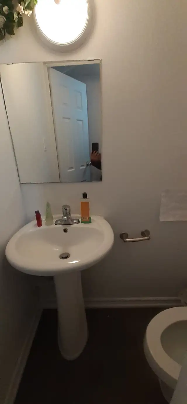 Private Furnished Basement Room onlyFor Female.All Included$550 - Photo 6