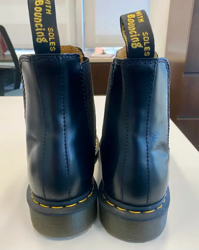 Dr Martens Chelsea Black Boots - NEW CONDITION! - Photo 2