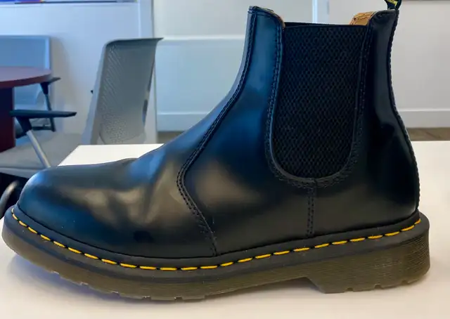 Dr Martens Chelsea Black Boots - NEW CONDITION! - Photo 5