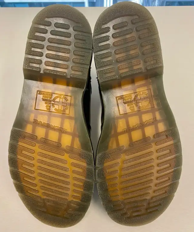 Dr Martens Chelsea Black Boots - NEW CONDITION! - Photo 9