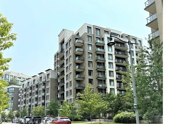 Luxury Condo - 1 Bedroom   Den (Downtown Markham)