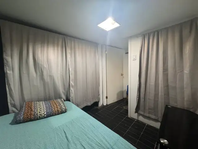 Private room- Utilities included - Photo 2