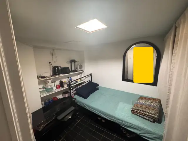 Private room- Utilities included - Photo 3