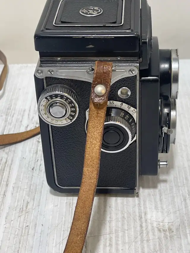 Vintage Yashica-C Camera - Photo 6