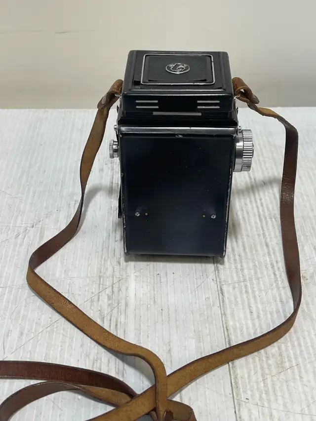 Vintage Yashica-C Camera - Photo 9