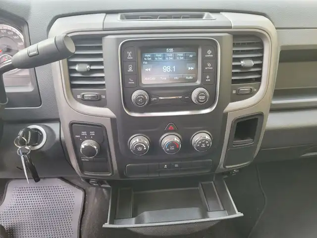 2018 Ram 1500 ST Tradesman Crew Cab 4X4 Bluetooth Dodge Serviced - Photo 22
