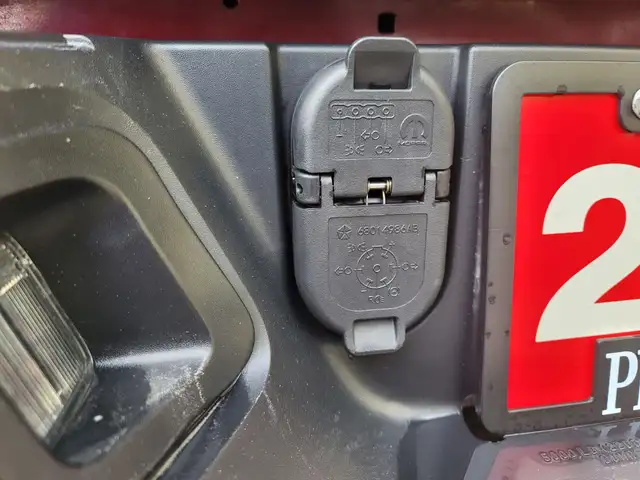 2018 Ram 1500 ST Tradesman Crew Cab 4X4 Bluetooth Dodge Serviced - Photo 28