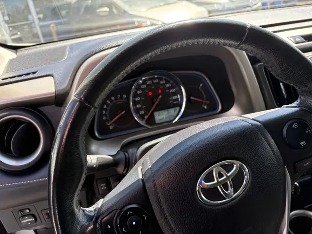 2014 Toyota RAV4 AWD 4dr Limited - Photo 11