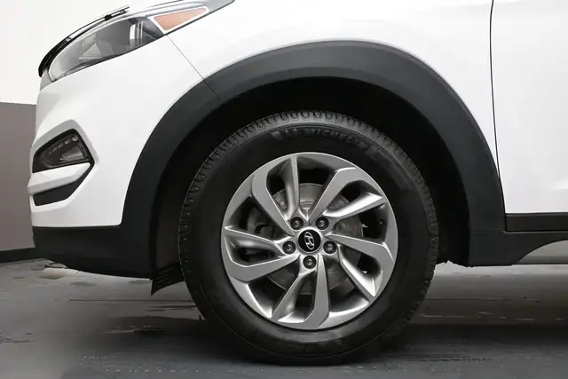 2018 Hyundai Tucson Luxury AWD Leather, Sunroof, Apple/Android, - Photo 4