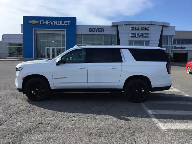 2021 Chevrolet Suburban - Photo 2
