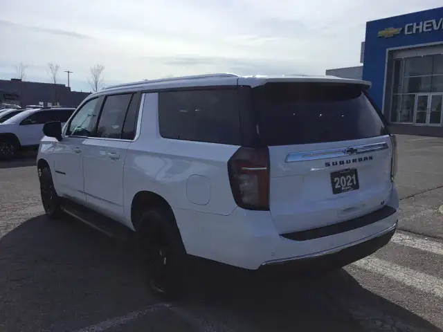 2021 Chevrolet Suburban - Photo 3