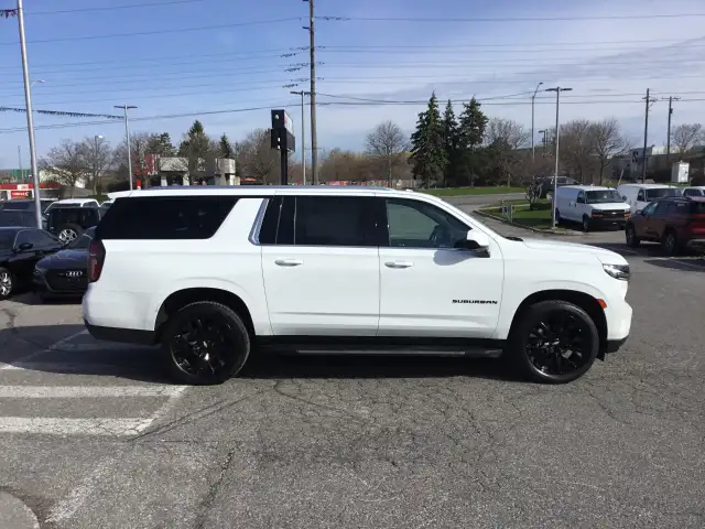 2021 Chevrolet Suburban - Photo 6