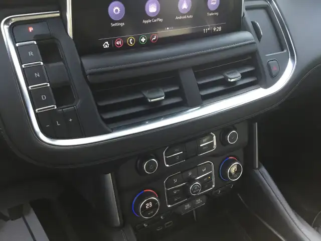 2021 Chevrolet Suburban - Photo 12