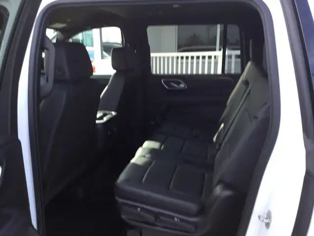 2021 Chevrolet Suburban - Photo 16