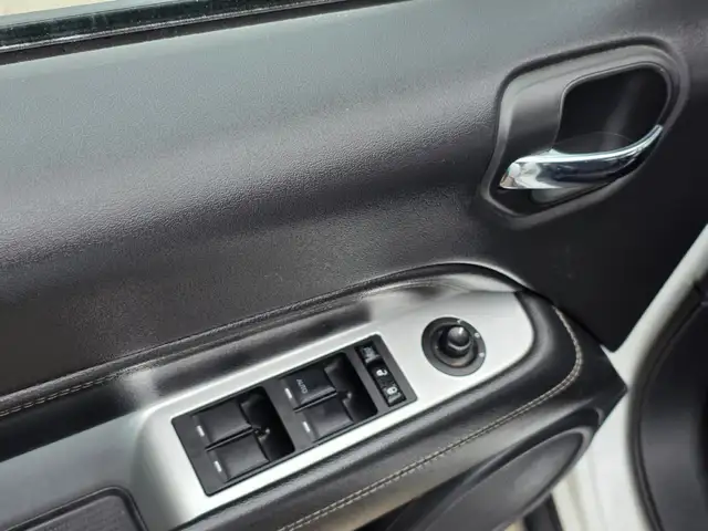 2016 Jeep Compass FWD 4dr North - Photo 16
