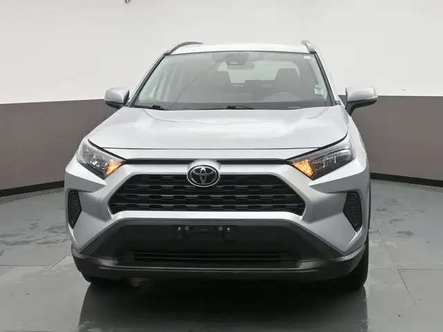 2025 Toyota RAV4 LE HYBRID & GAS |AWD | LOW MILEAGE | APPLE CARP - Photo 2