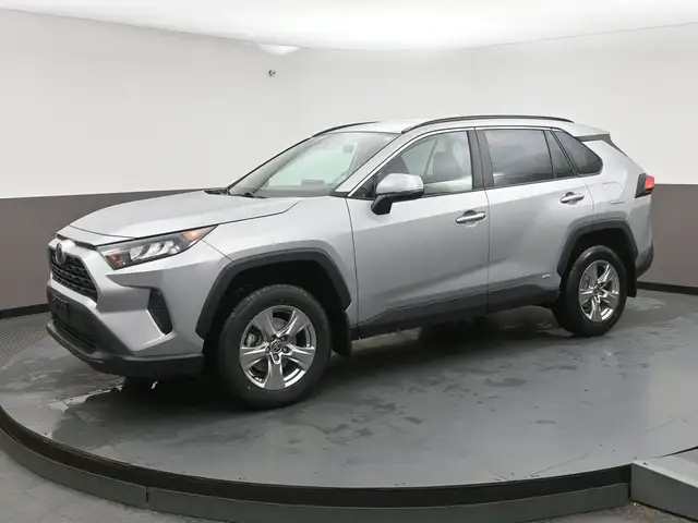 2025 Toyota RAV4 LE HYBRID & GAS |AWD | LOW MILEAGE | APPLE CARP - Photo 3