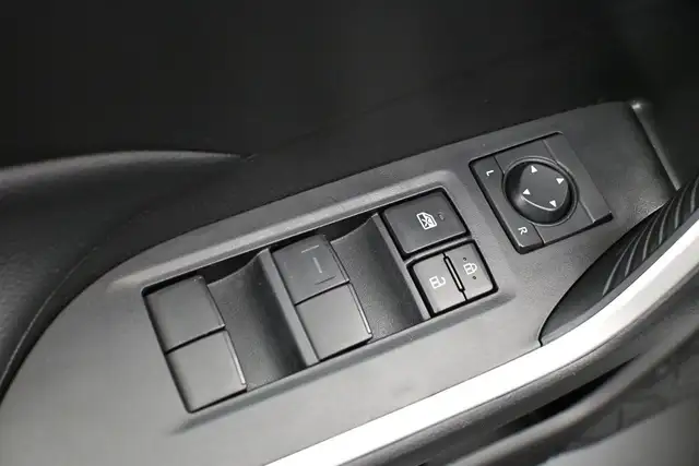 2025 Toyota RAV4 LE HYBRID & GAS |AWD | LOW MILEAGE | APPLE CARP - Photo 6