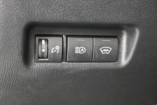 2025 Toyota RAV4 LE HYBRID & GAS |AWD | LOW MILEAGE | APPLE CARP - Photo 7