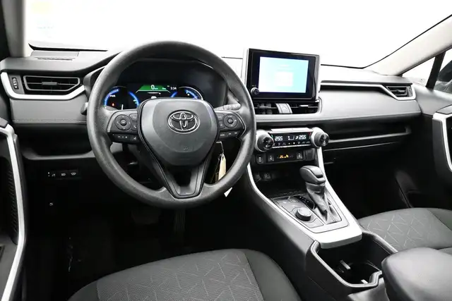 2025 Toyota RAV4 LE HYBRID & GAS |AWD | LOW MILEAGE | APPLE CARP - Photo 19