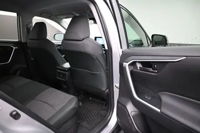 2025 Toyota RAV4 LE HYBRID & GAS |AWD | LOW MILEAGE | APPLE CARP - Photo 24