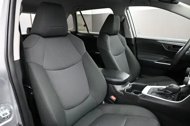 2025 Toyota RAV4 LE HYBRID & GAS |AWD | LOW MILEAGE | APPLE CARP - Photo 28