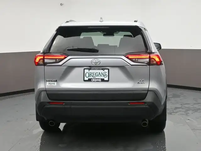 2025 Toyota RAV4 LE HYBRID & GAS |AWD | LOW MILEAGE | APPLE CARP - Photo 31