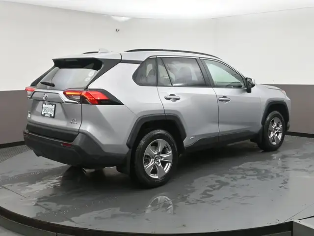 2025 Toyota RAV4 LE HYBRID & GAS |AWD | LOW MILEAGE | APPLE CARP - Photo 32