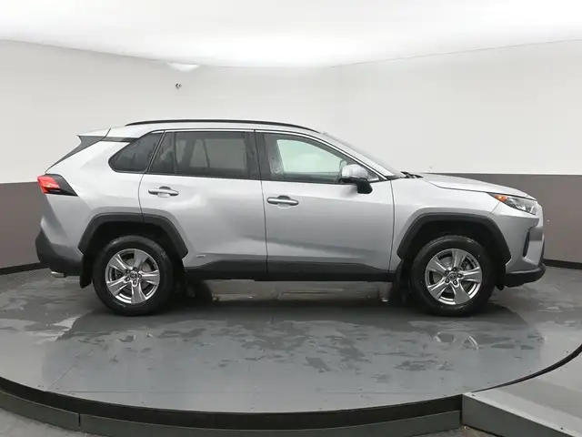 2025 Toyota RAV4 LE HYBRID & GAS |AWD | LOW MILEAGE | APPLE CARP - Photo 33