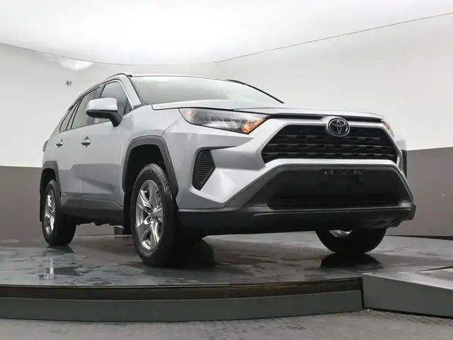 2025 Toyota RAV4 LE HYBRID & GAS |AWD | LOW MILEAGE | APPLE CARP - Photo 34
